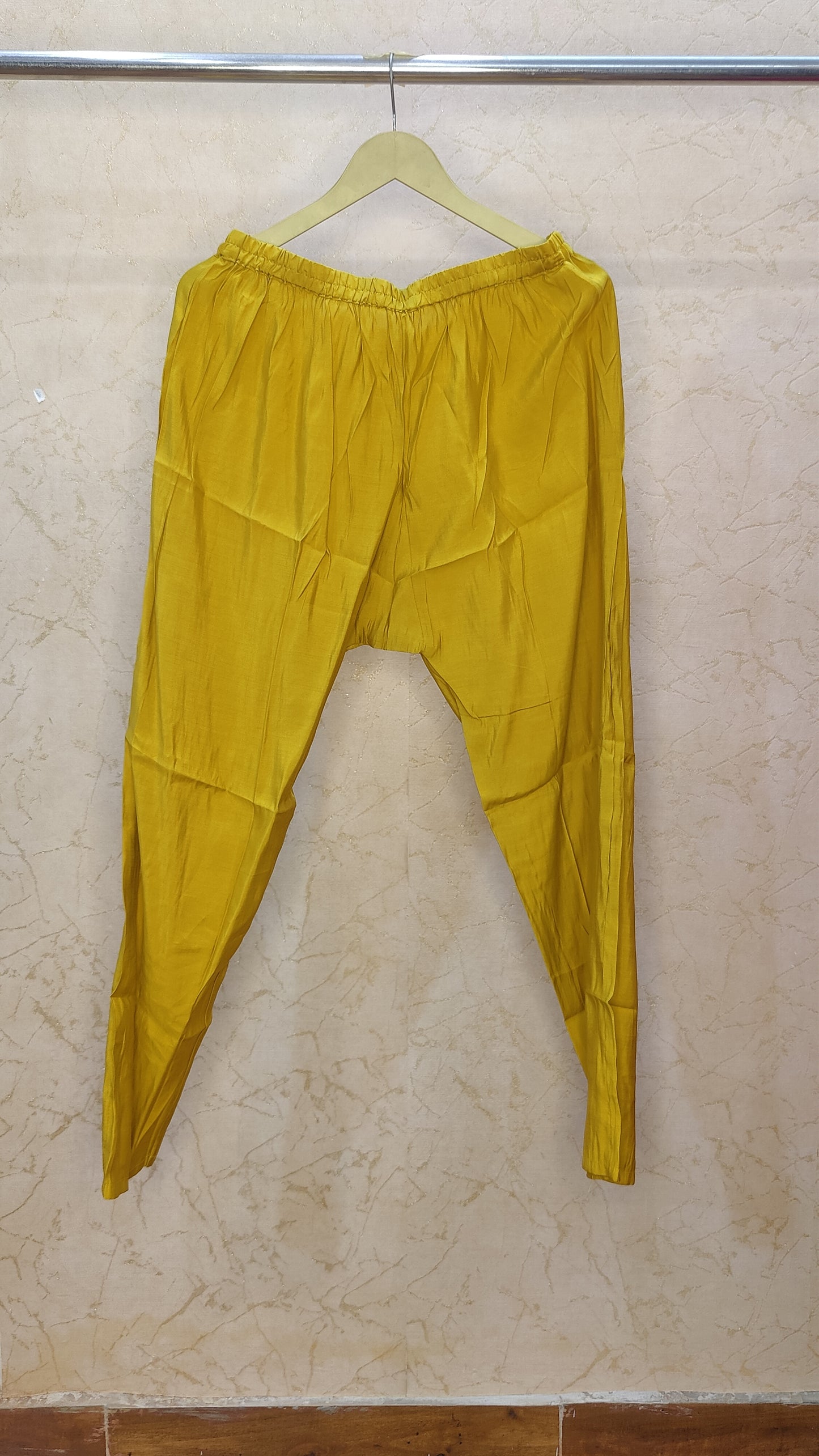 Mul Chanderi Kurti With Pant And Dupatta set M91750SF