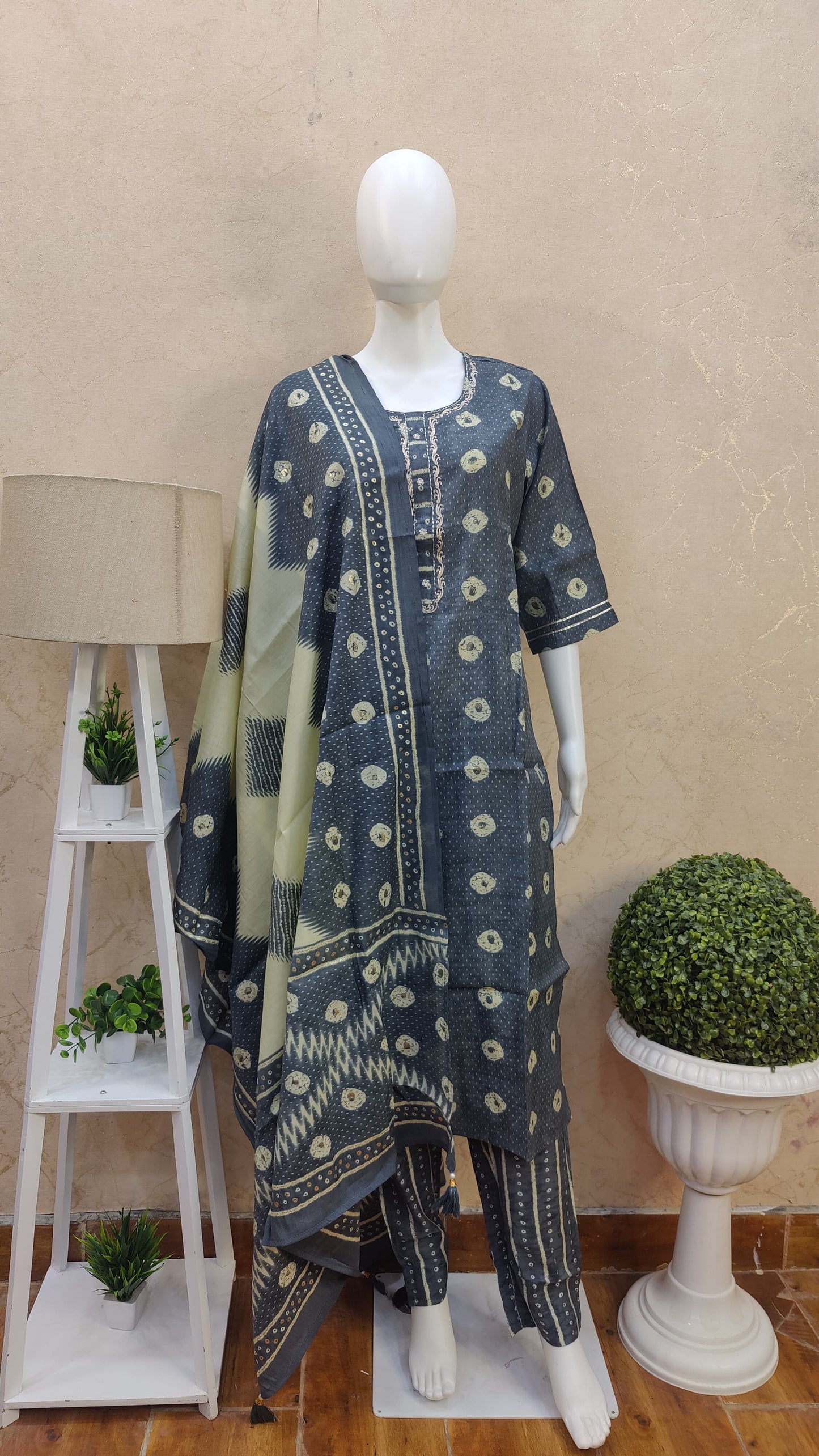 Muslin kurti with pant and Dupatta JM91300