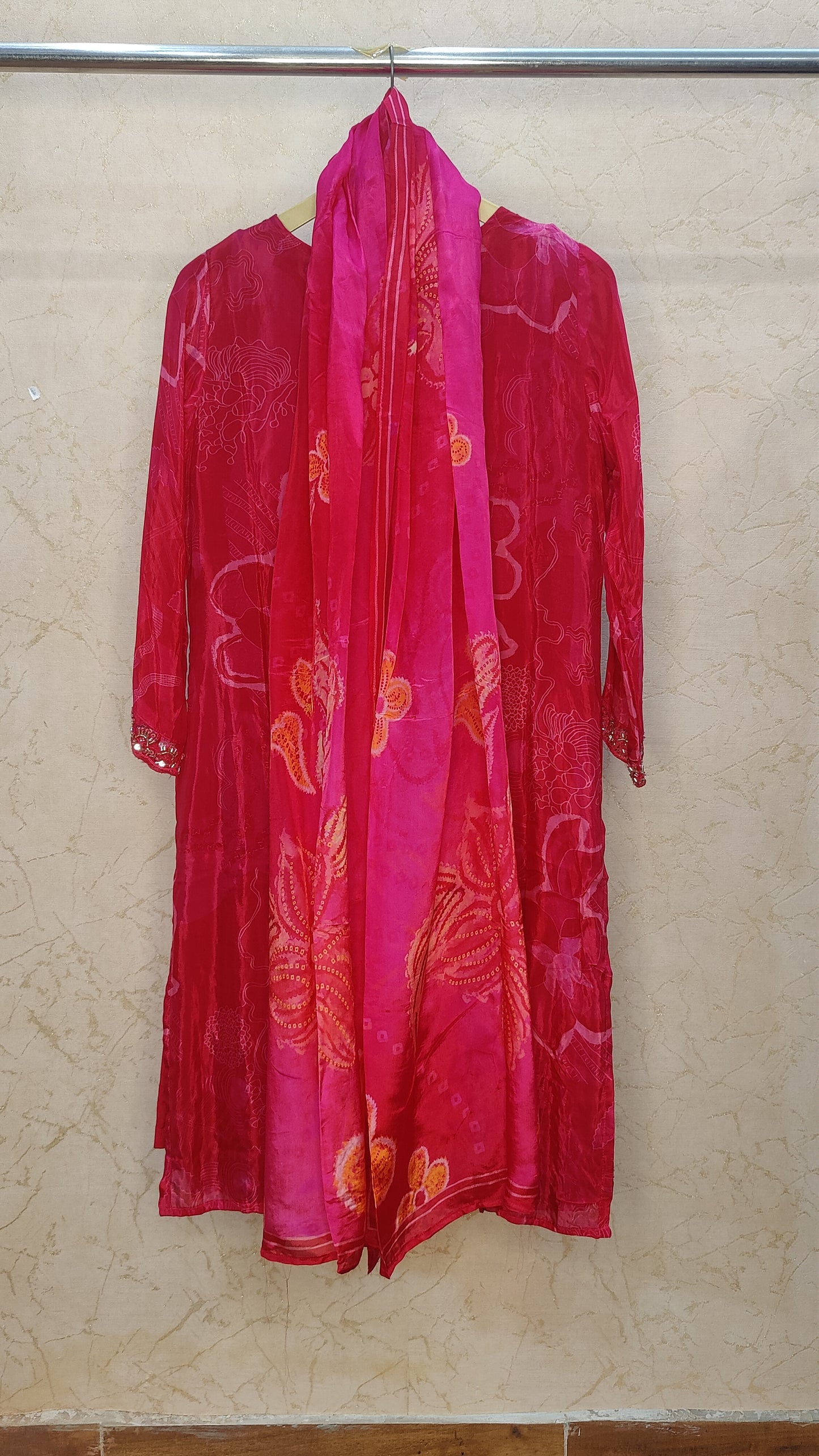 Crape Kurti with pant and dupatta set M92100GB