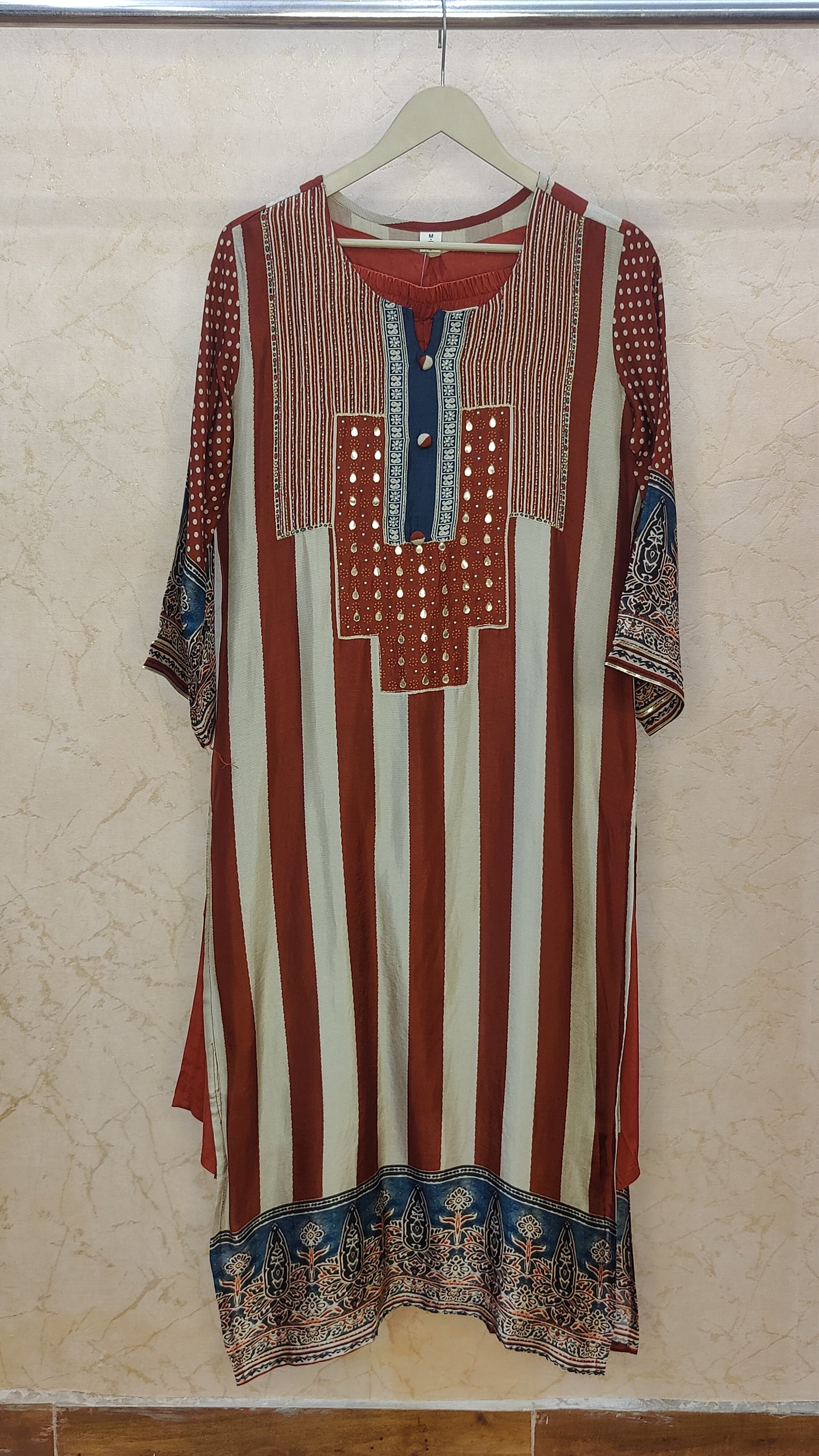 Silk Kurti with pant and Dupatta set. M91850AUR