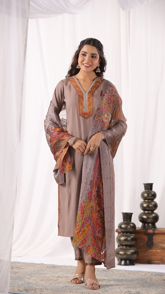 Muslin Kurti with pant and Dupatta. OM91565GBE