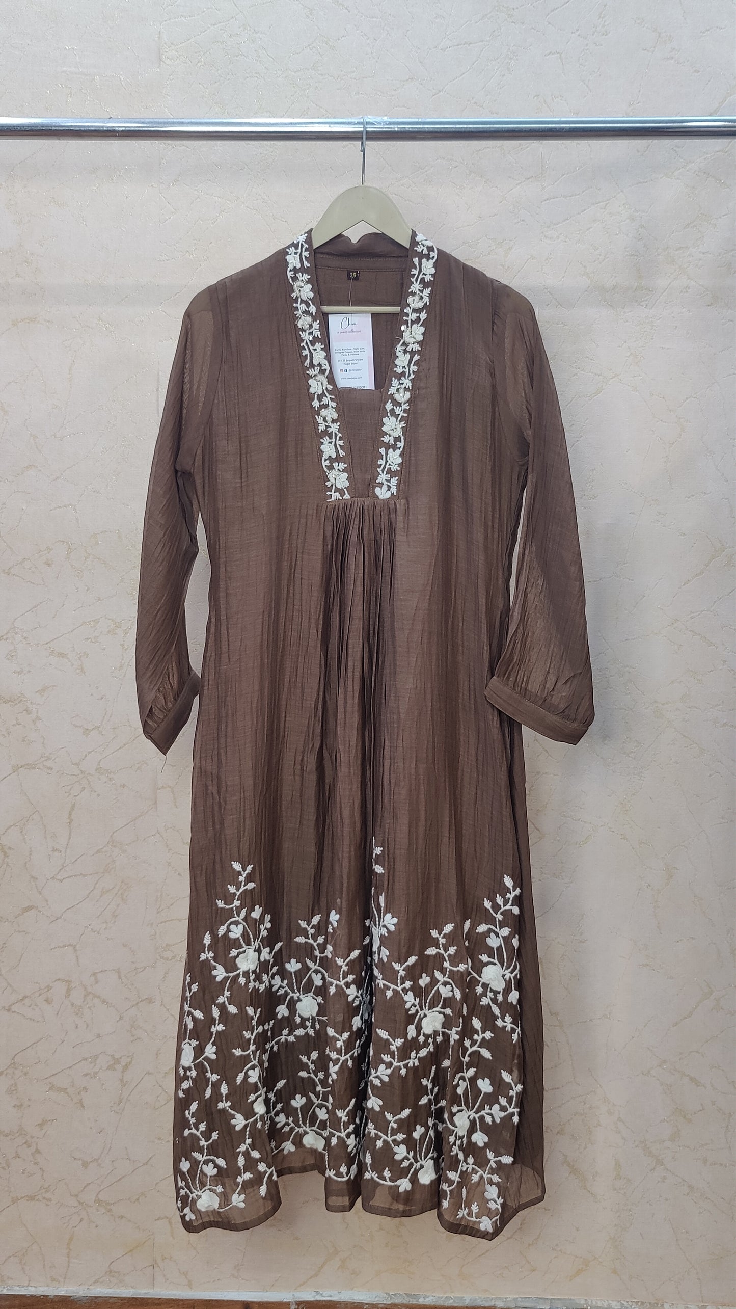 Mul Chanderi Kurti with pant and dupatta set. M92400