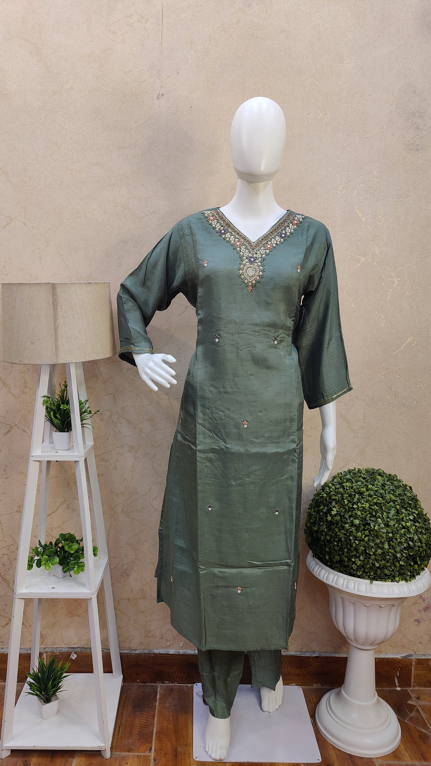 Silk kurti with pant and Dupatta M91565AMTMUSL