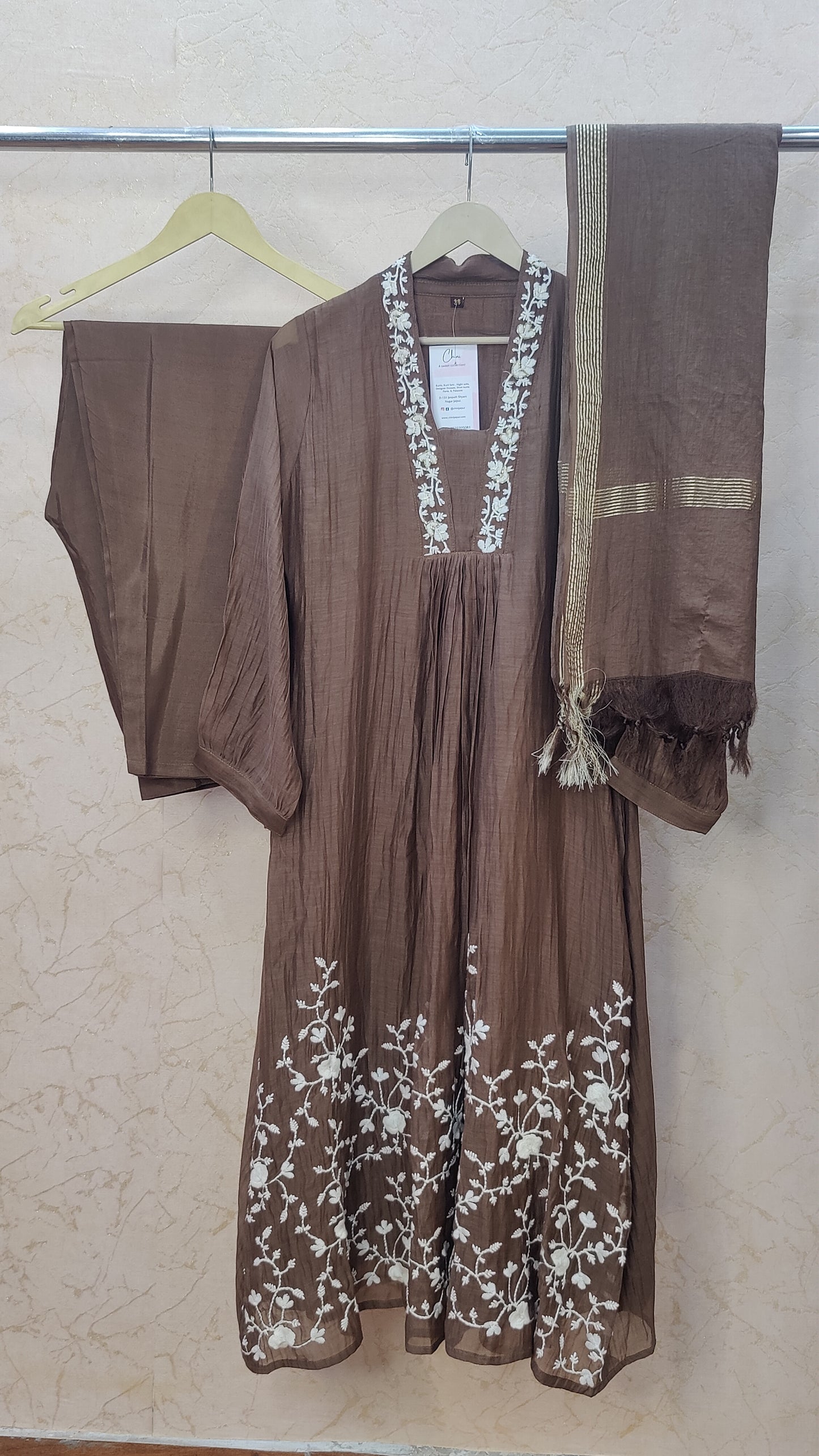 Mul Chanderi Kurti with pant and dupatta set. M92400