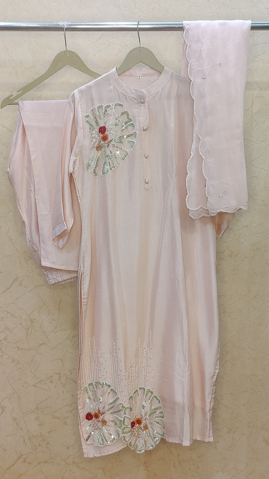 Silk Kurti with pant and dupatta.M92600