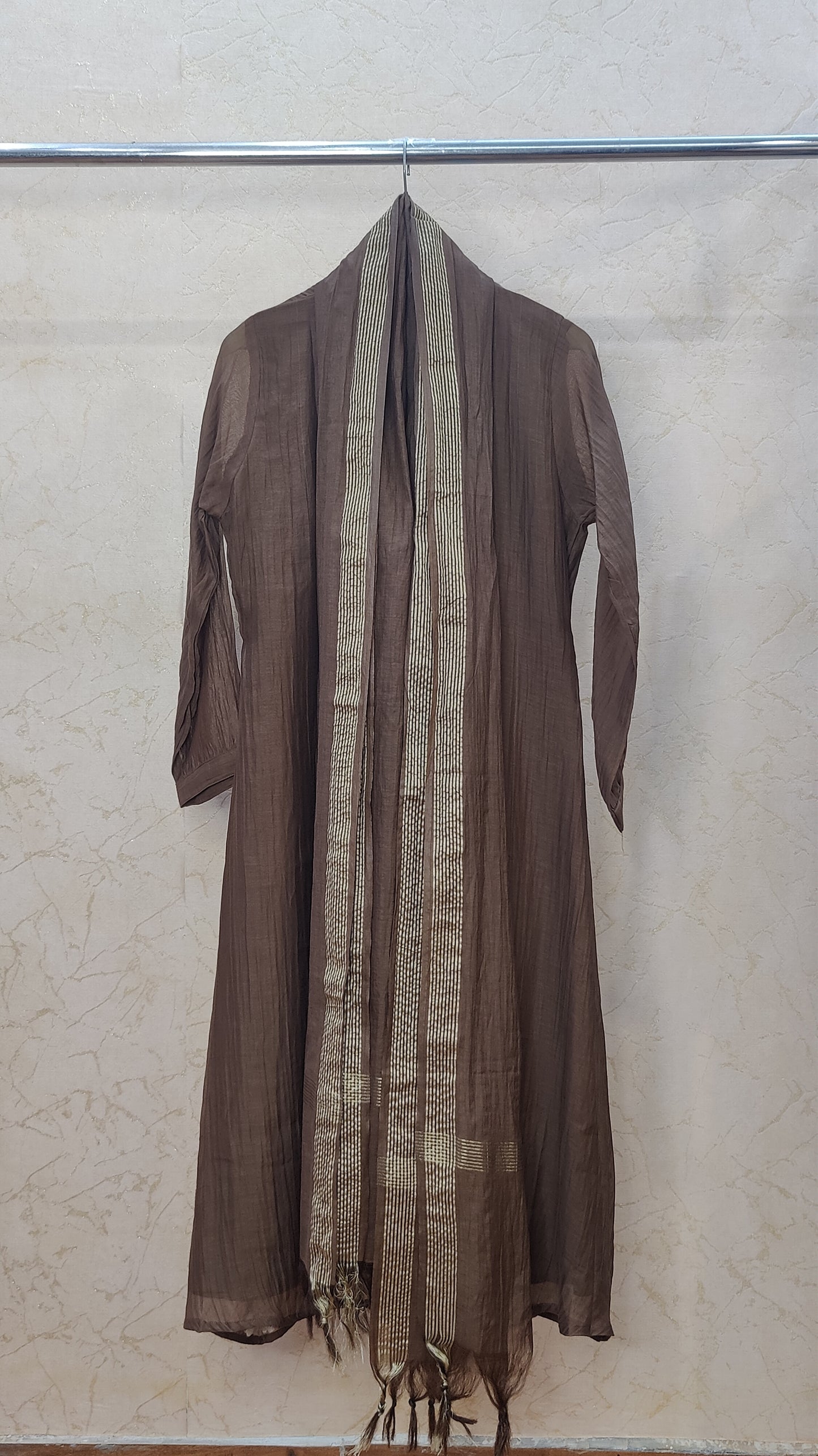 Mul Chanderi Kurti with pant and dupatta set. M92400