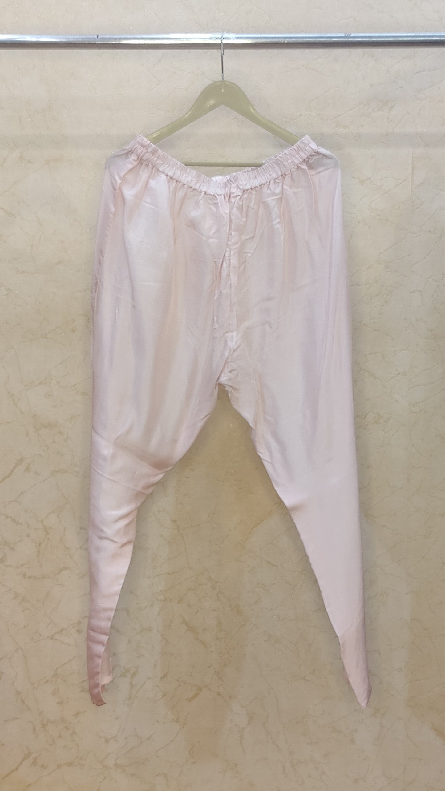 Silk Kurti with pant and dupatta.M92600