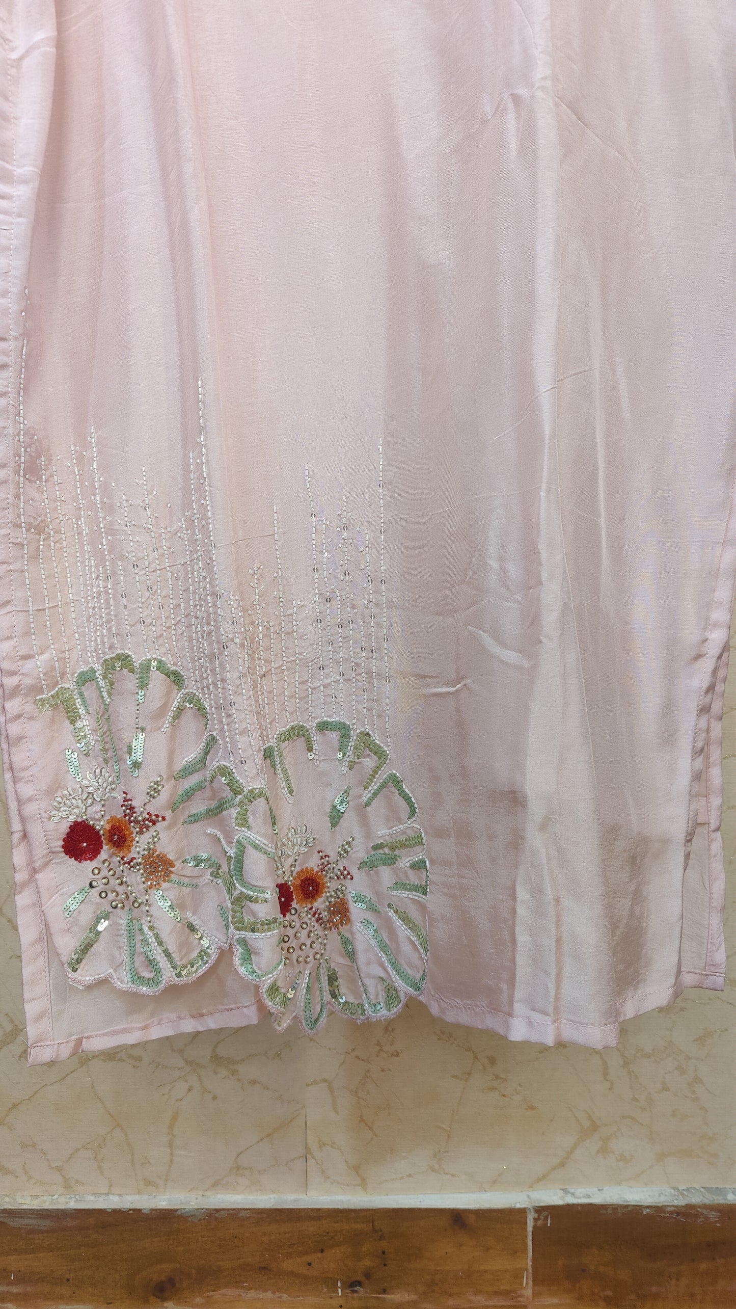 Silk Kurti with pant and dupatta.M92600