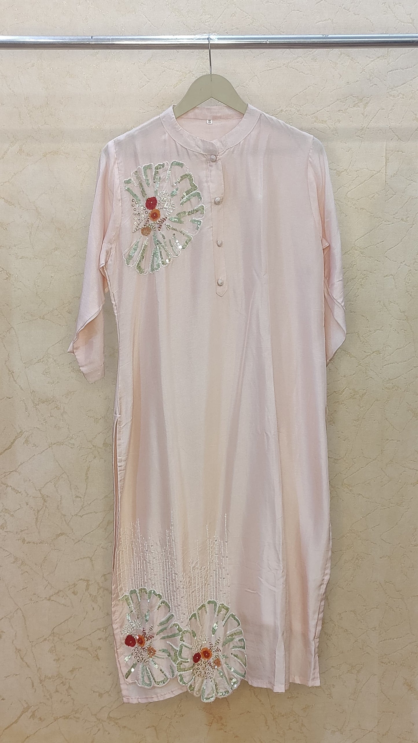 Silk Kurti with pant and dupatta.M92600