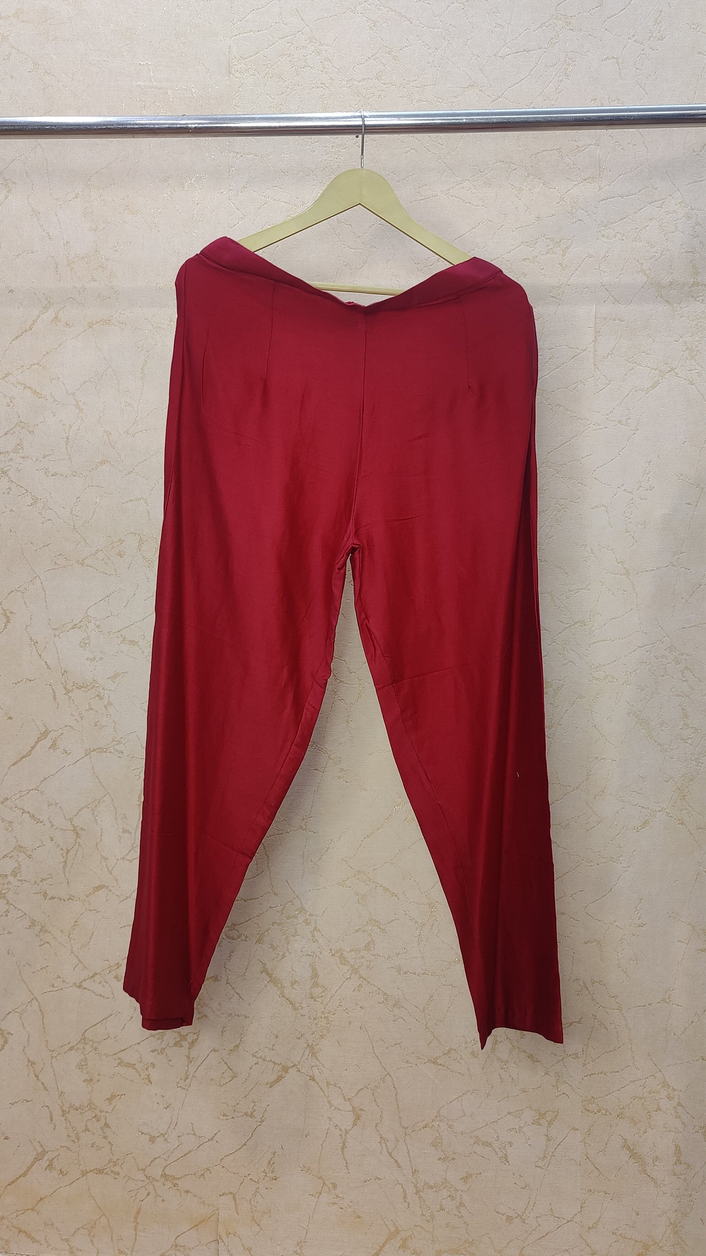 Mul Chanderi Kurti with pant and dupatta set. M92100